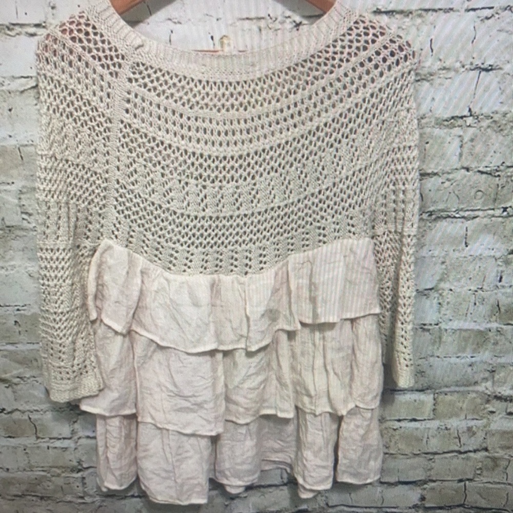 Women’s sleeve ruffle top